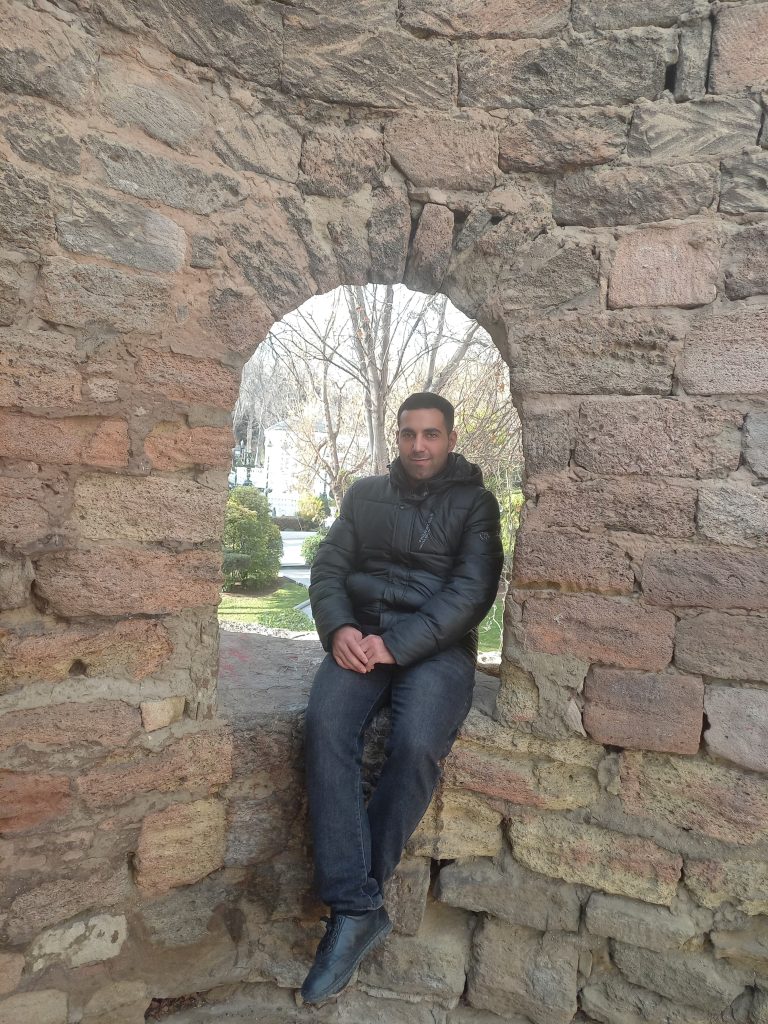 Evli olub ayrılmışam fikrim ciddidi