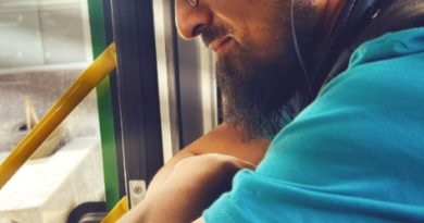 Salam xoş gordüy men özünə gözelliyine güvenen qadinla tanış olmaq isteyirem