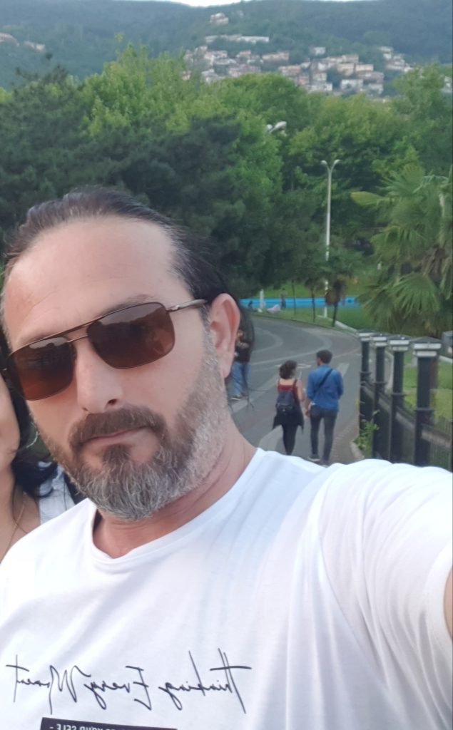 Aşık olacağım bakımlı fiziği düzgün eşinden ayrılmış bir bayanla görüşmek istiyorum