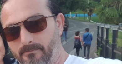 SEMPATİK GÜLER YÜZLÜ BAKIMLI GENÇ BİR BAYANLA TANIŞMAK GÖRÜŞMEK İSTİYORUM