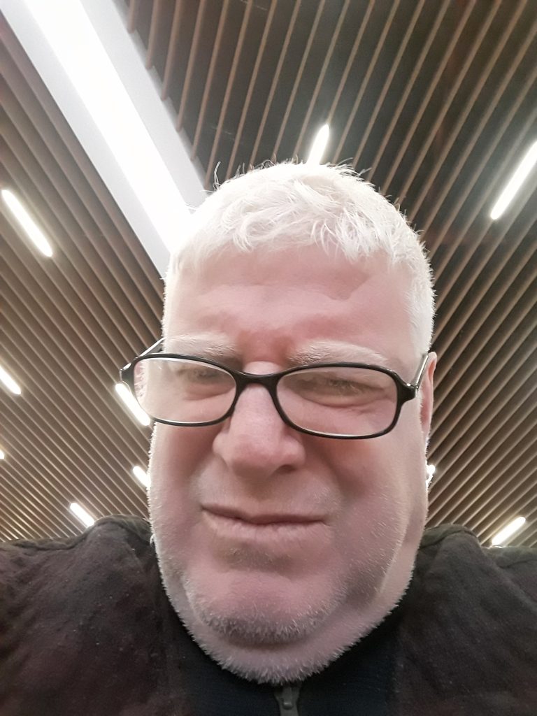 EVLELIK IÇIN BAYAN ARIYORUM ISTANBULDAYIM