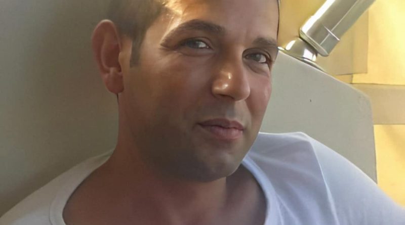 BAKIMLI NİYETİ CİDDİ GÜZEL BAYAN