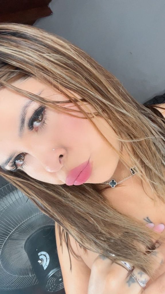Sohbet Alemi Burada Canlı Sohbet,  Canlı Sohbet, Canlı Alem Kameralı Sohbet, Heyt Canlı Sohbet Flört ve Online Arkadaş bul Chat Sitesi 